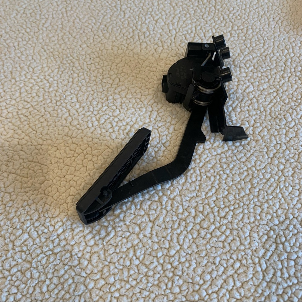Dorman 699-205 Accelerator Pedal for Ford Vehicles NIB NWT NEW